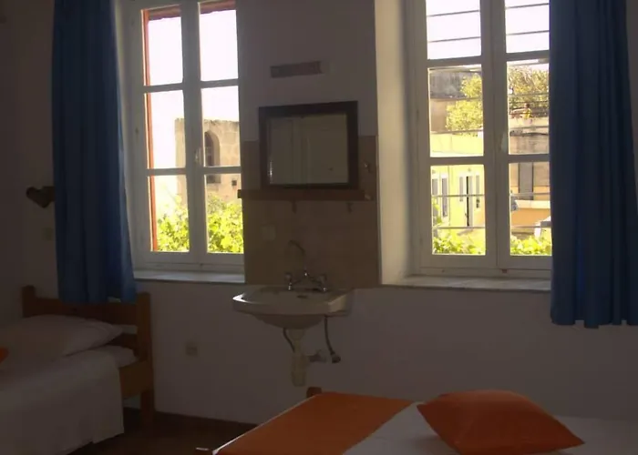 Medieval Rose מלון