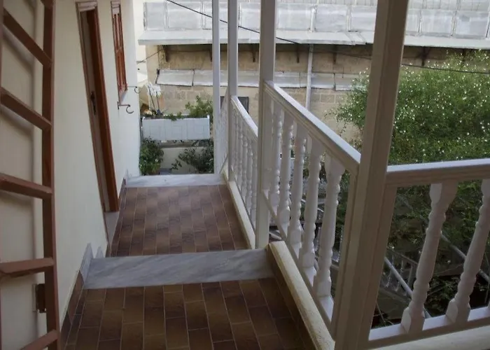 מלון Medieval Rose