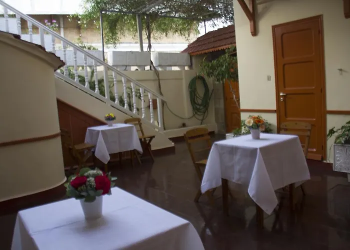 Medieval Rose מלון 3*